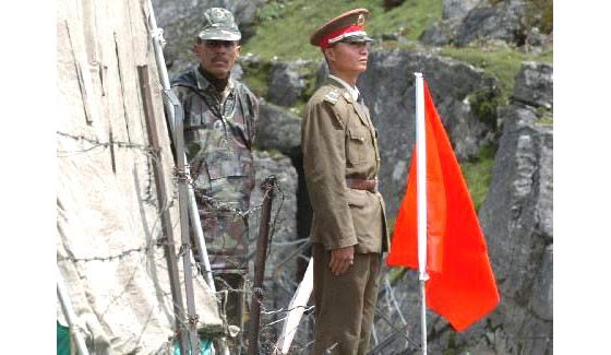 Binh sĩ Trung Quốc và Ấn Độ ở biên giới